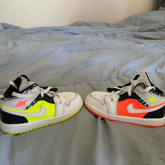 JORDAN 1 HIGH OG 8C - Picture 2 of 4